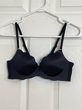 Understance Seamless Black Scallop Pushup Bra Size 34A